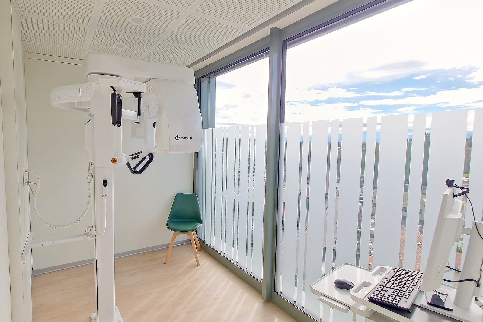Salle de radiologie avec l'appareil panoramique DEXIS au Cabinet Dentaire Côté Gare à Bussigny