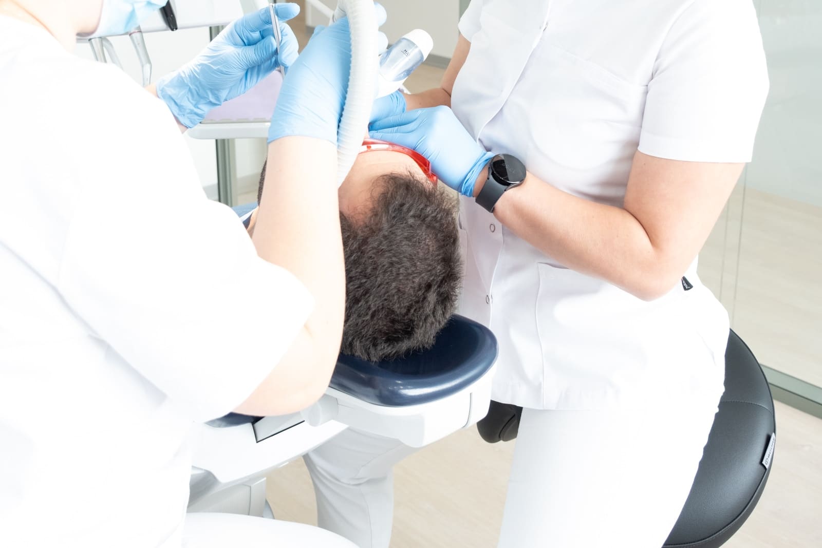 Traitement prophylactique réalisé par l'hygiéniste dentaire du Cabinet Dentaire Côté Gare à Bussigny