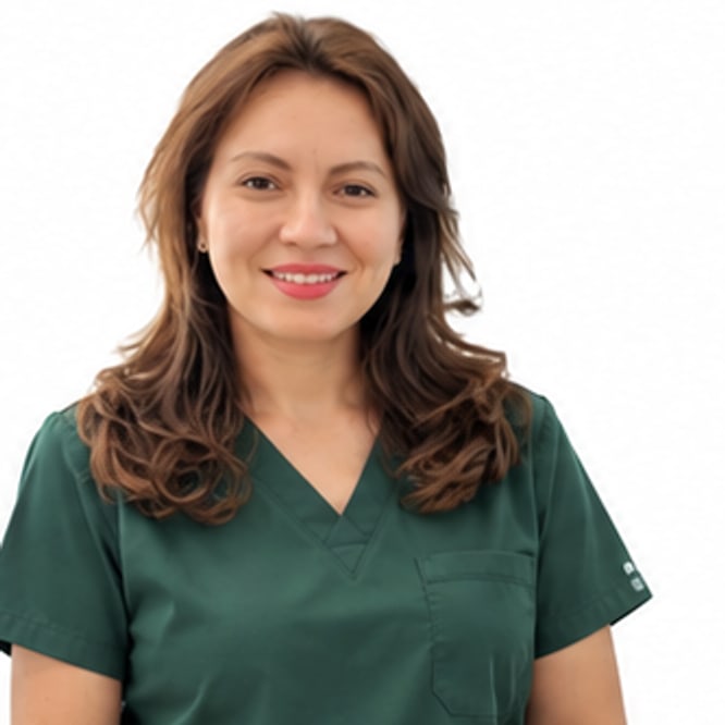 Portrait de la Dre Ramona Popescu, médecin-dentiste responsable du Cabinet Dentaire Côté Gare Bussigny