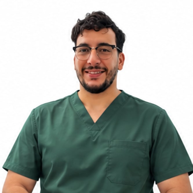 Dr. Alexandre Ismailli, médecin-dentiste spécialisé en chirurgie au Cabinet Dentaire Côté Gare Bussigny